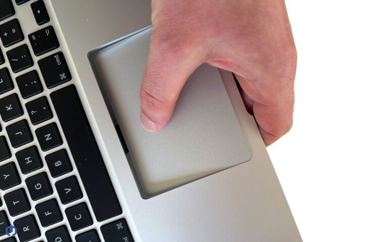 demonter-trackpad-macbook-air-A1466