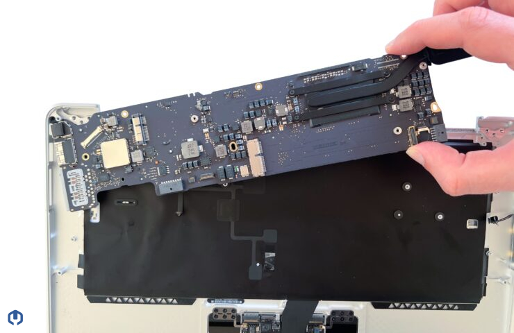 remplacement-carte-mere-macbook-air-A1466